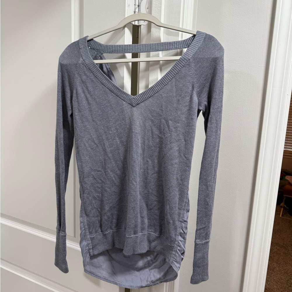 LULULEMON gray long sleeve top size 4